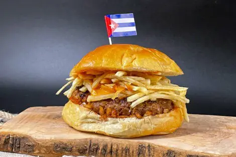 Picture of a frita cubana (Cuban hamburger)