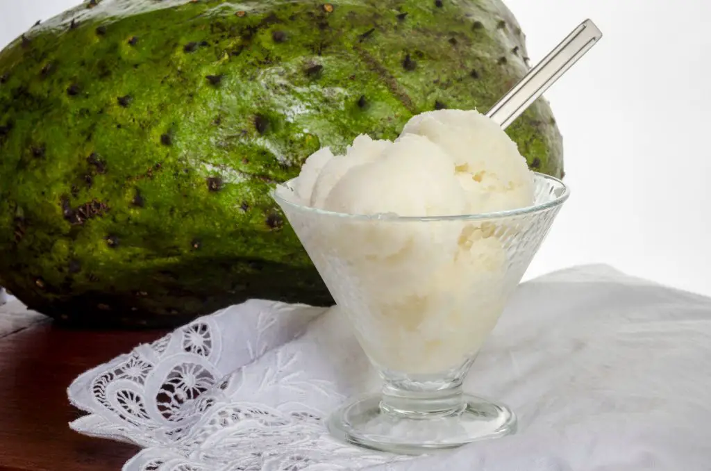 A serving of guanabana ice cream.